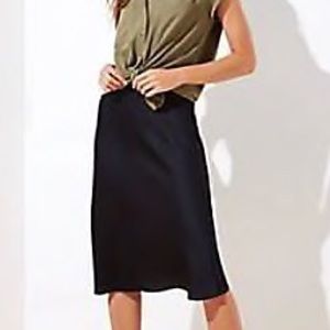 LOFT | 🖤 Pull on Midi Skirt